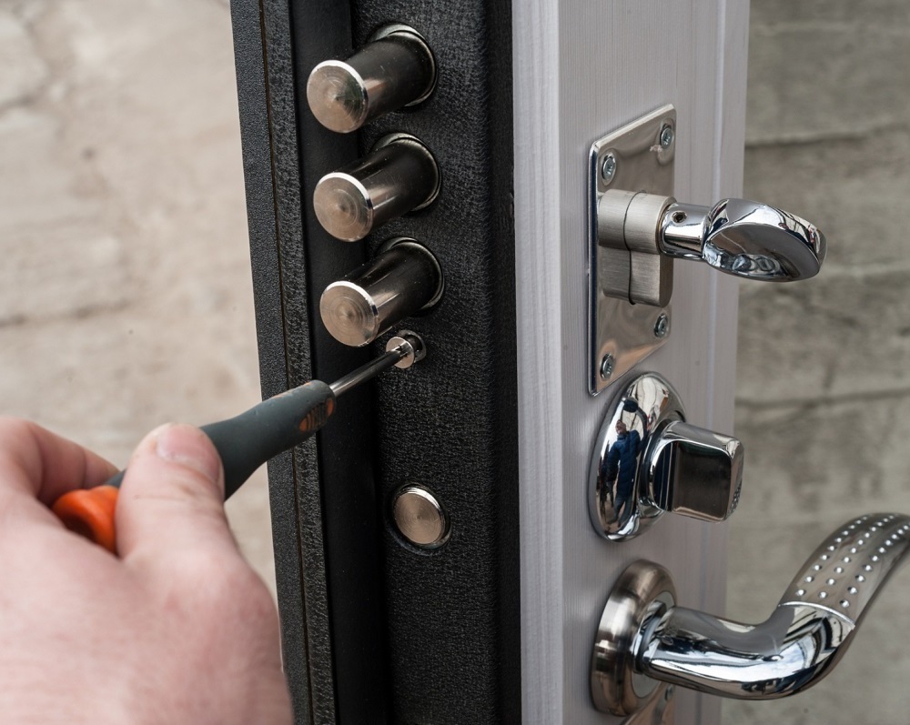 Установка, замена замков и личинок